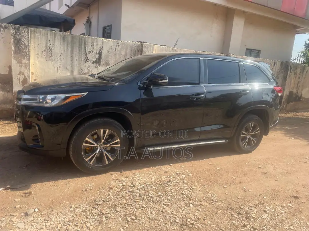 Toyota Highlander LE 4x2 (2.7L 4cyl 6A) 2018 Black