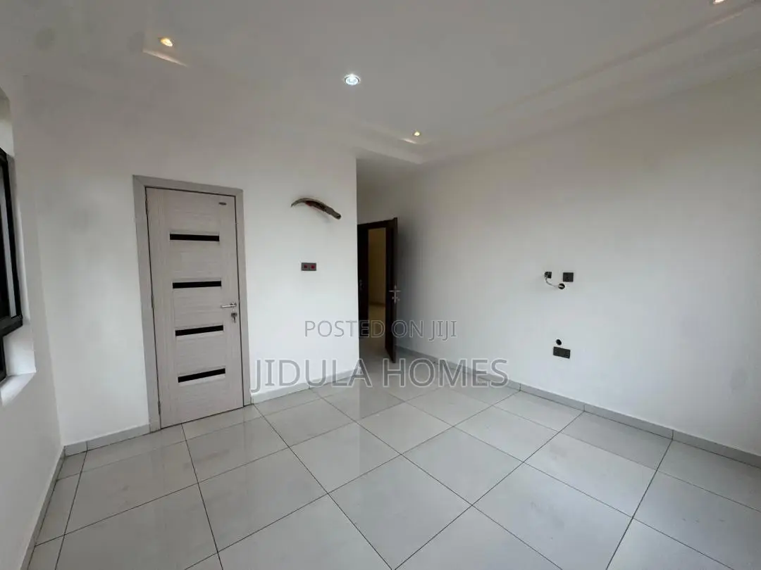 4bdrm Townhouse/Terrace in East Legon Hills, School Junction for sale
