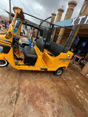 TVS King Cargo 2025 Yellow