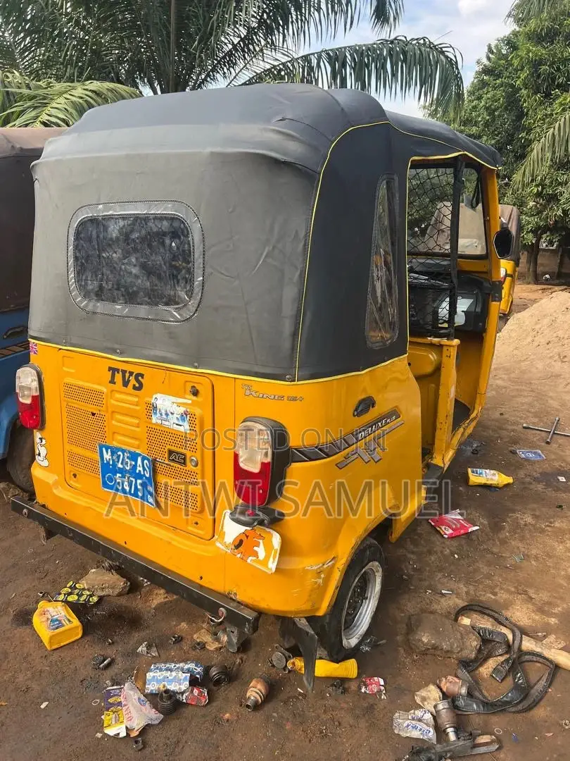 TVS King Cargo 2025 Yellow