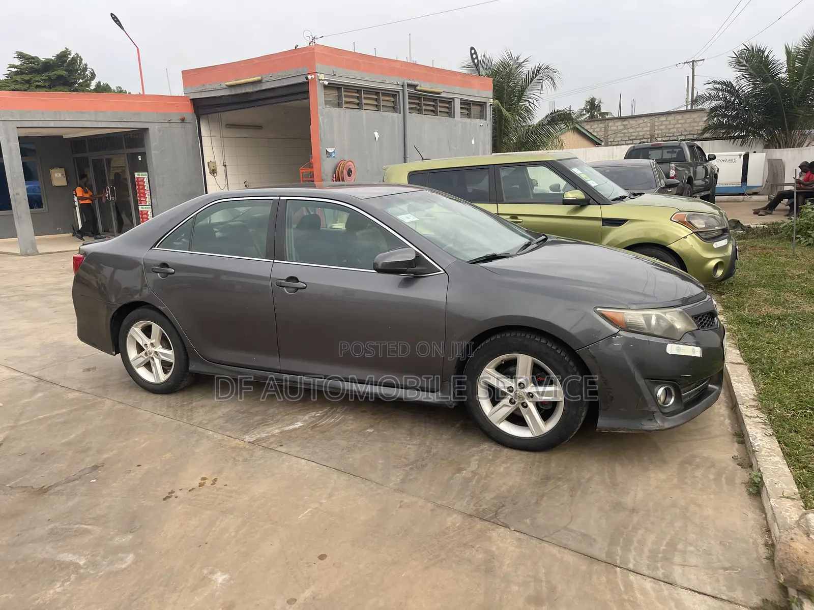 Toyota Camry LE 4dr Sedan (2.5L 4cyl 6A) 2013 Gray