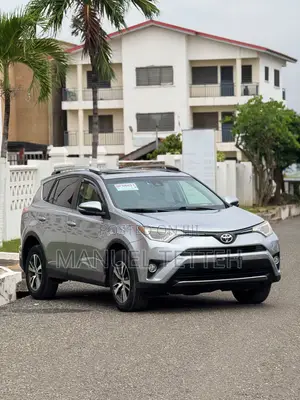 Toyota RAV4 XLE 4dr SUV AWD (2.5L 4cyl 6A) 2018 Silver