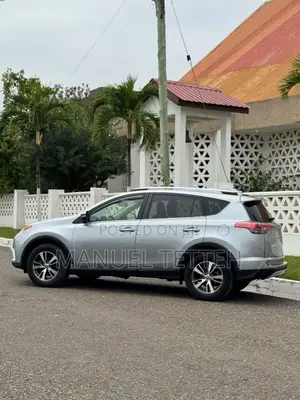 Toyota RAV4 XLE 4dr SUV AWD (2.5L 4cyl 6A) 2018 Silver