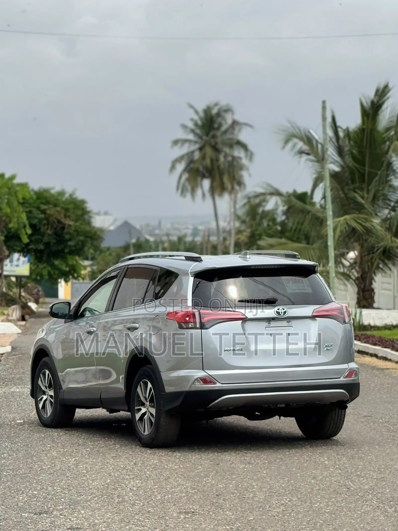 Toyota RAV4 XLE 4dr SUV AWD (2.5L 4cyl 6A) 2018 Silver