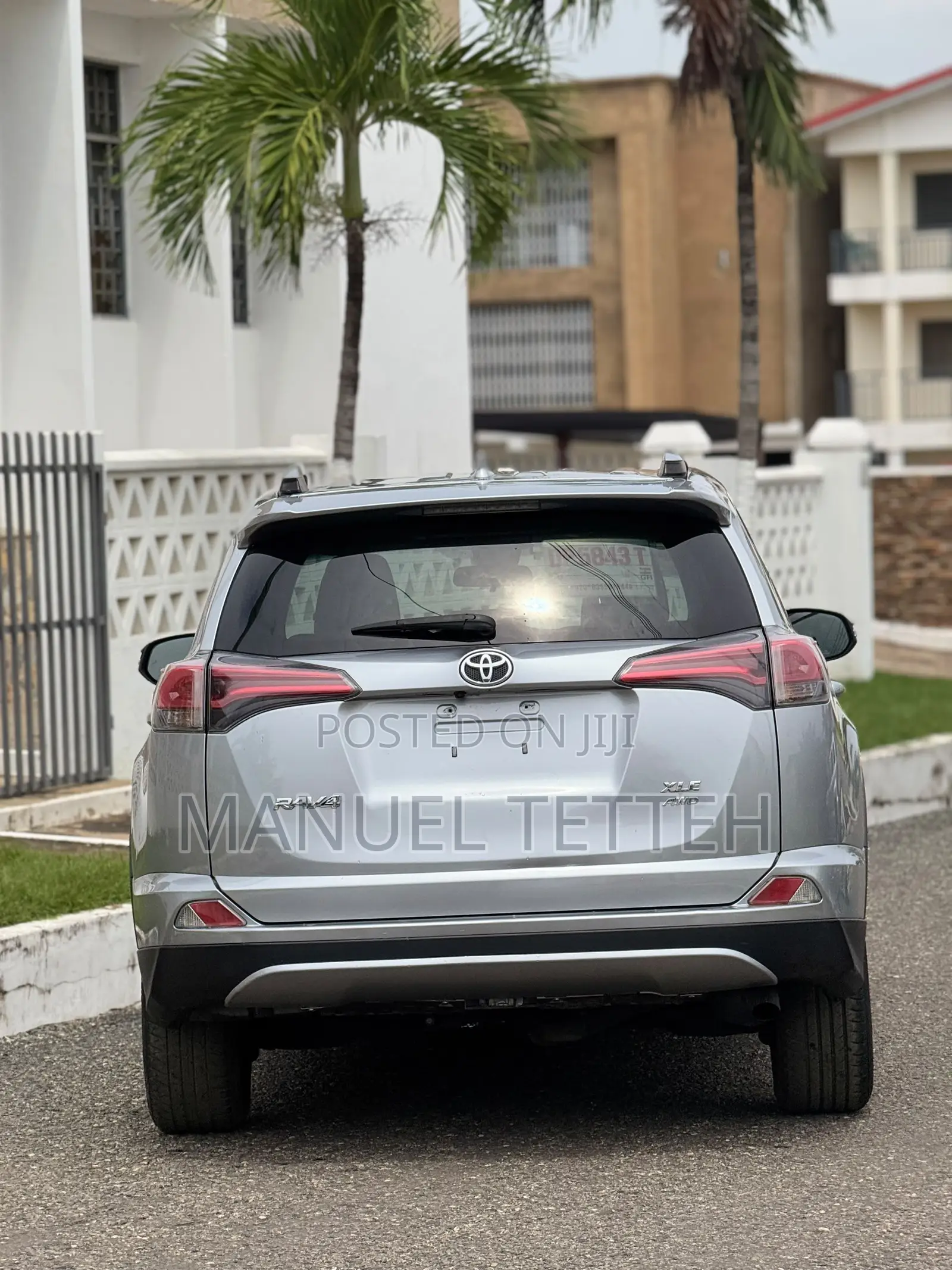 Toyota RAV4 XLE 4dr SUV AWD (2.5L 4cyl 6A) 2018 Silver