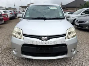 Toyota Sienta 1.5 FWD 2013 Silver