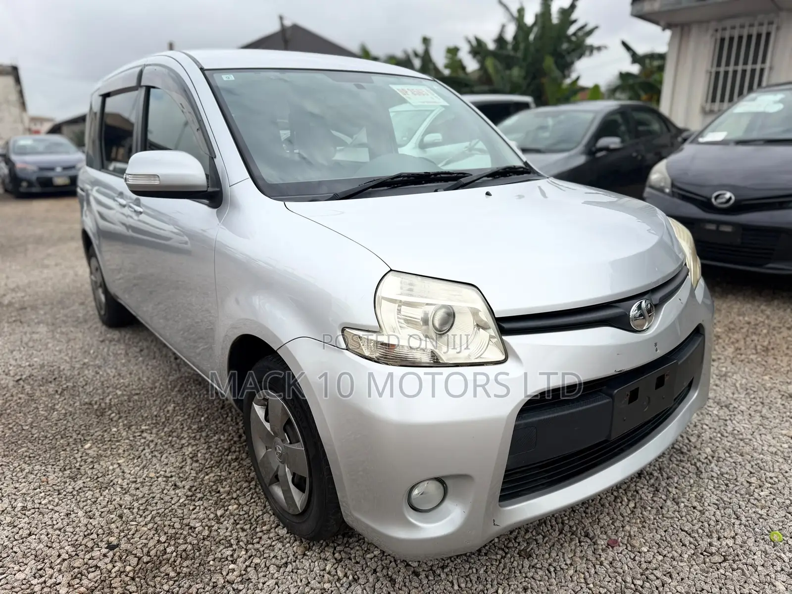 Toyota Sienta 1.5 FWD 2013 Silver