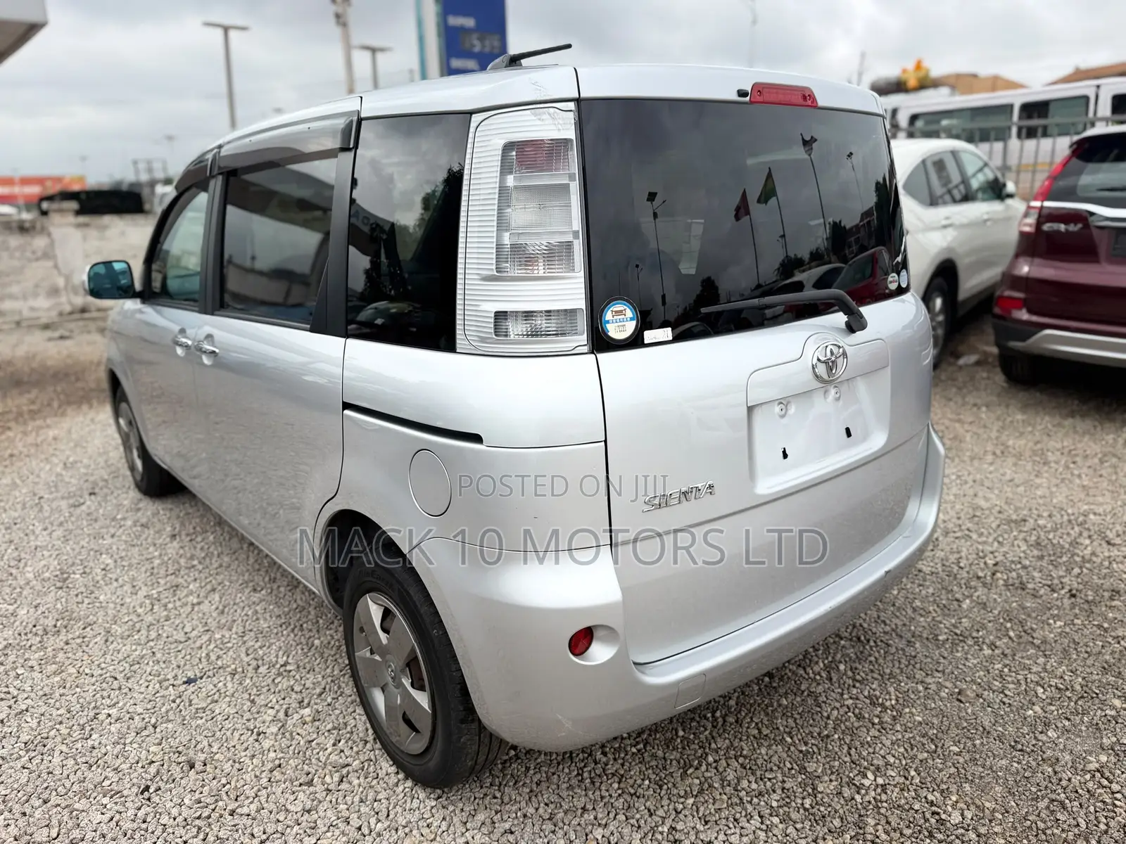 Toyota Sienta 1.5 FWD 2013 Silver