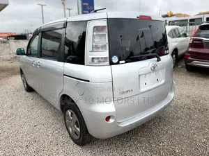 Toyota Sienta 1.5 FWD 2013 Silver