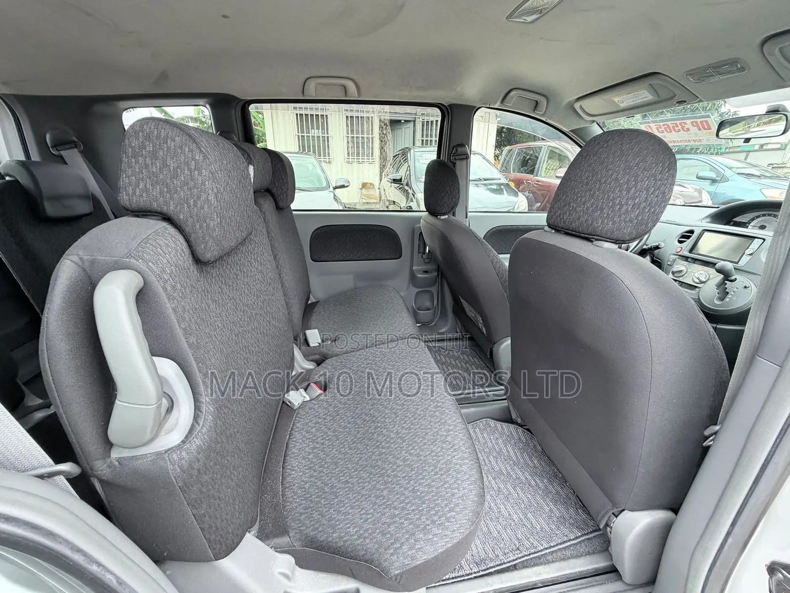 Toyota Sienta 1.5 FWD 2013 Silver