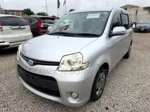 Toyota Sienta 1.5 FWD 2013 Silver