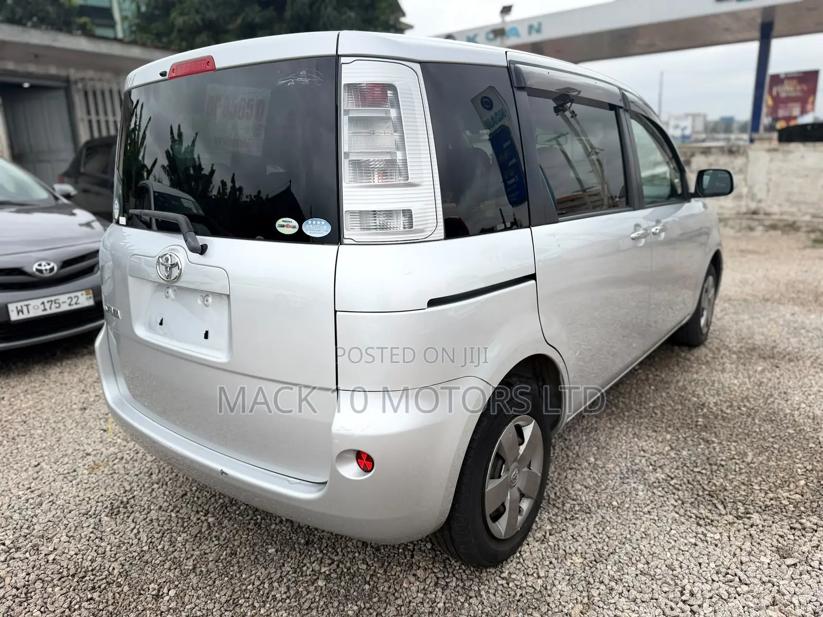 Toyota Sienta 1.5 FWD 2013 Silver