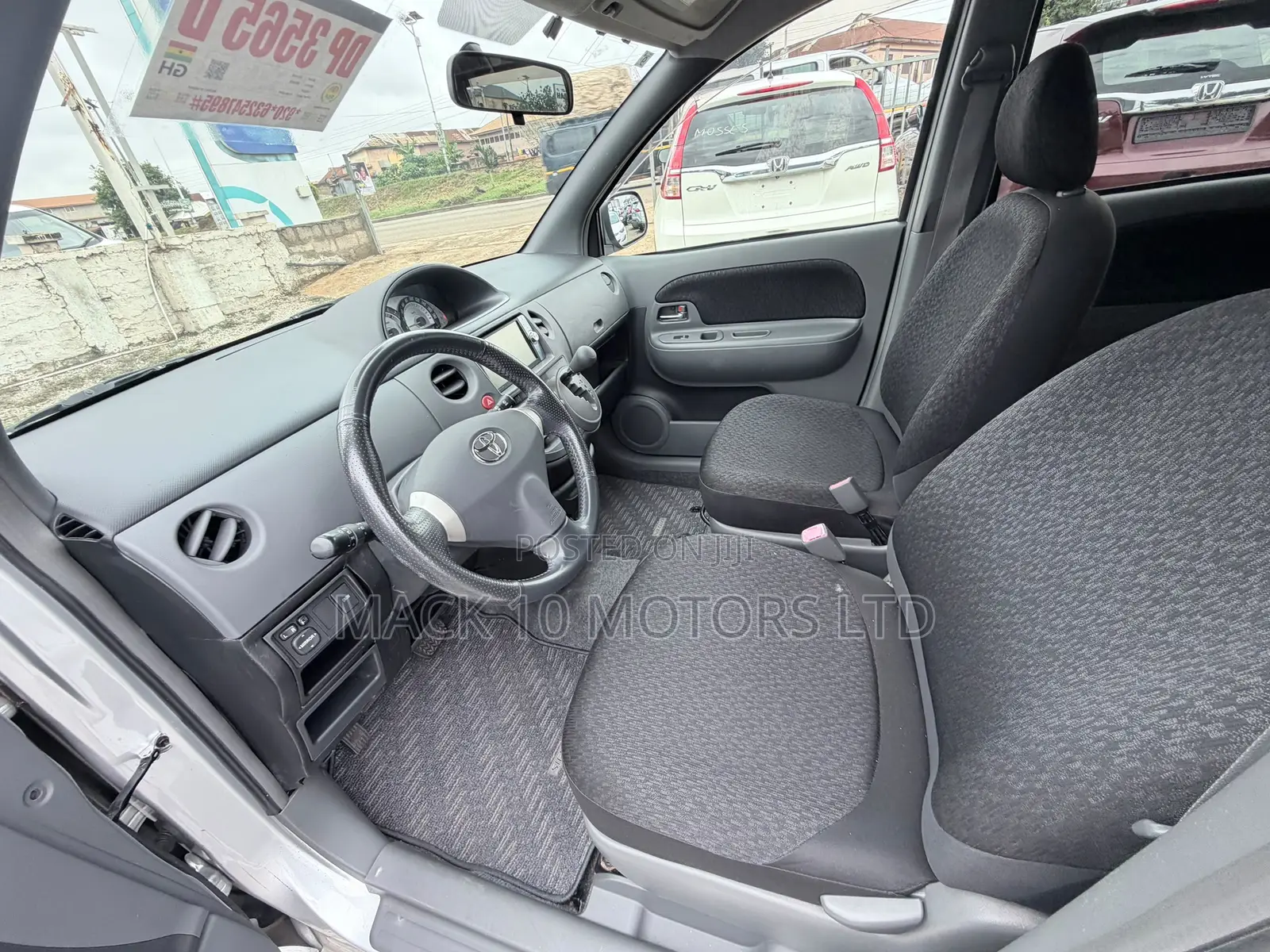 Toyota Sienta 1.5 FWD 2013 Silver