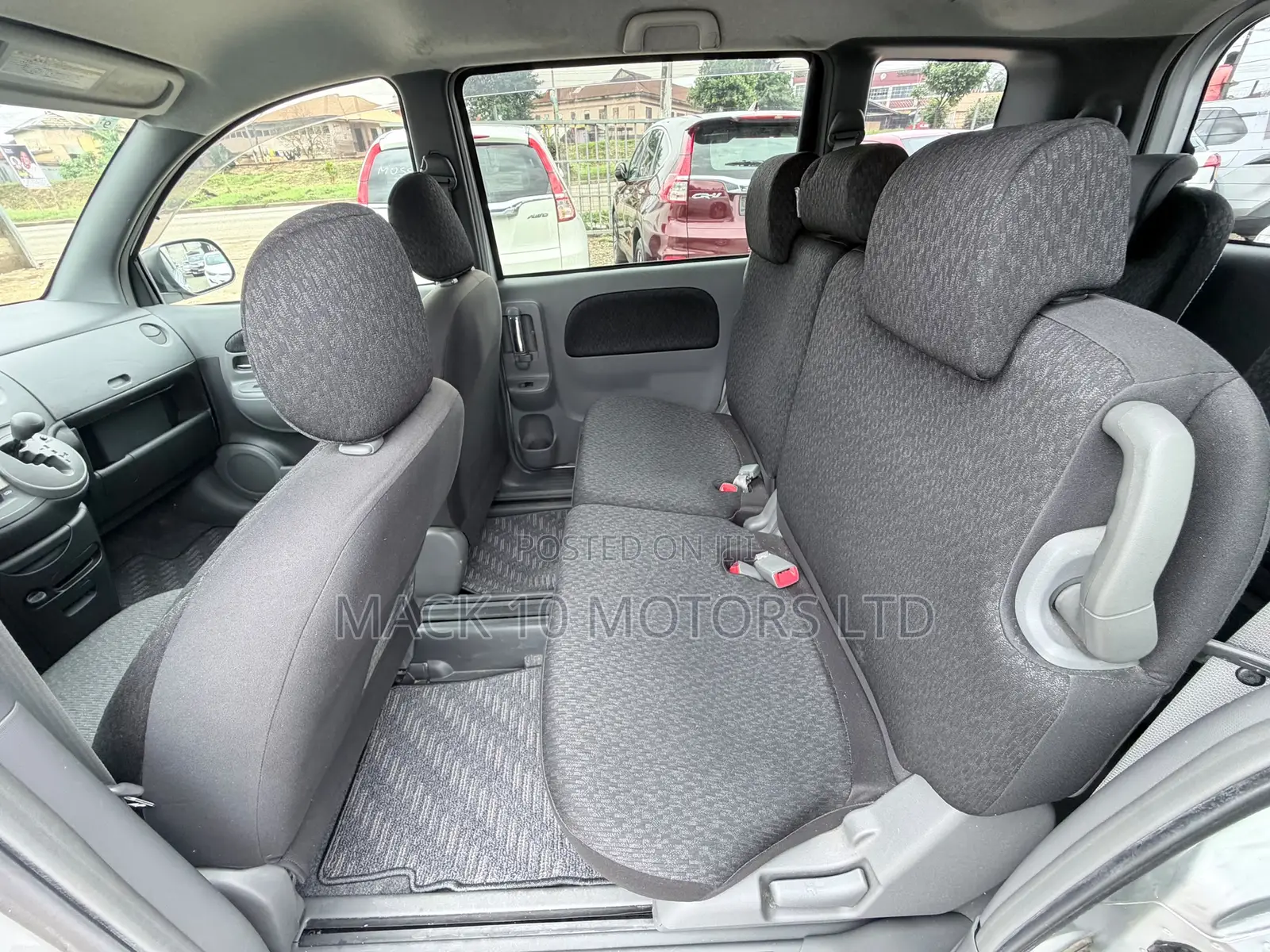 Toyota Sienta 1.5 FWD 2013 Silver