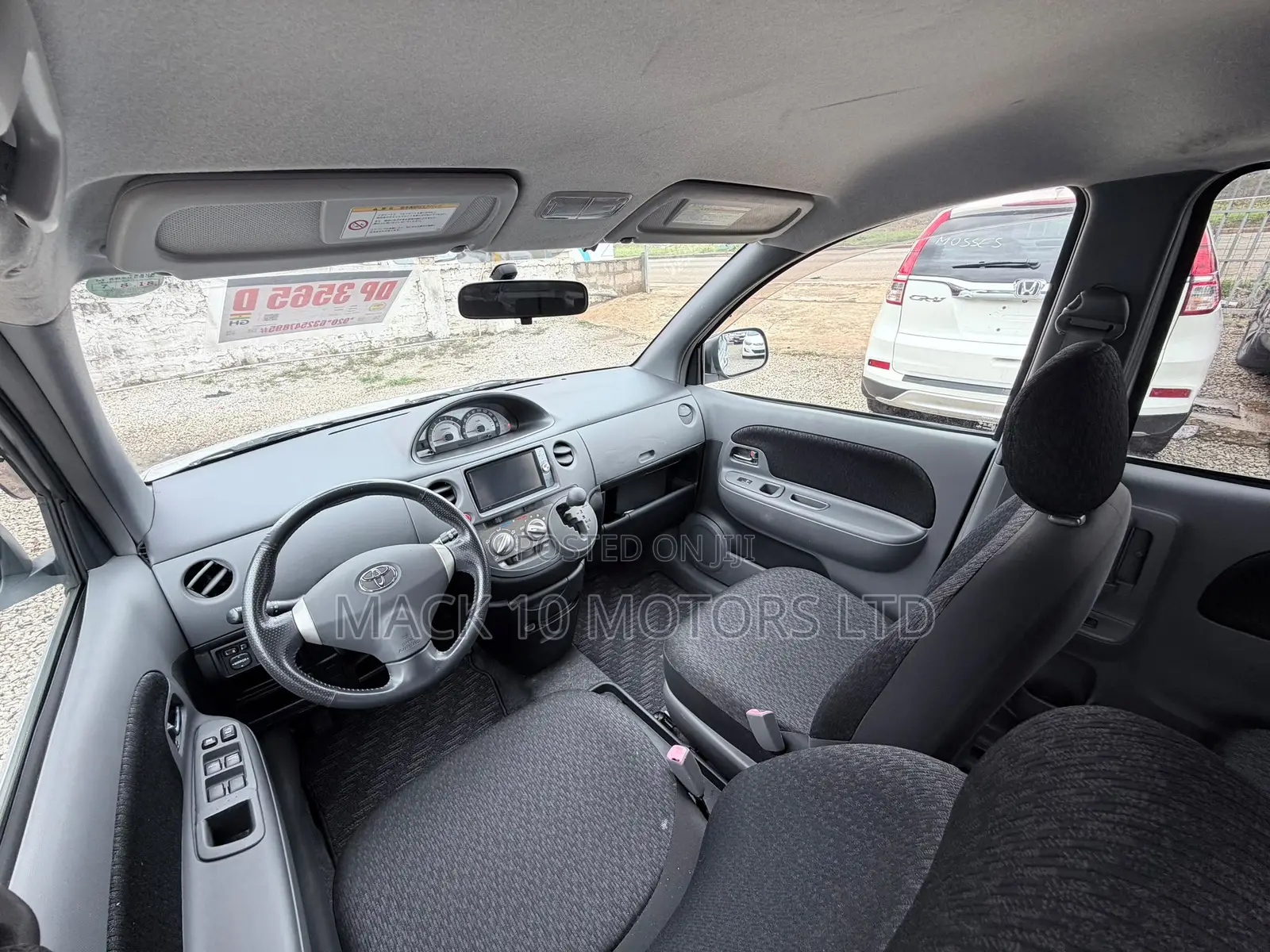 Toyota Sienta 1.5 FWD 2013 Silver