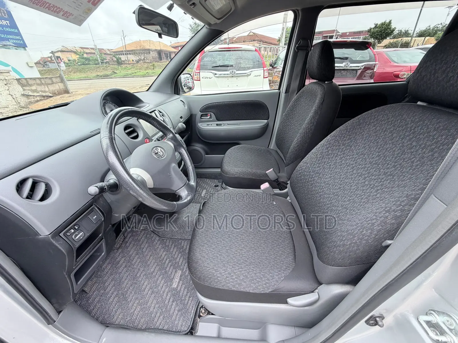 Toyota Sienta 1.5 FWD 2013 Silver