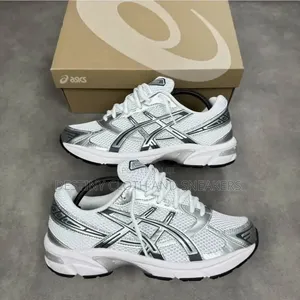 Asics Sneakers