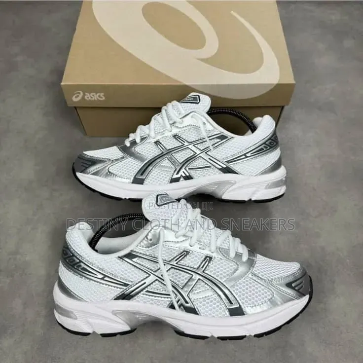 Asics Sneakers