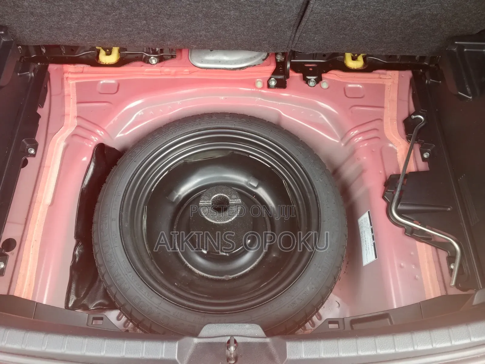 Toyota Vitz 1.3 AWD 5dr 2015 Red