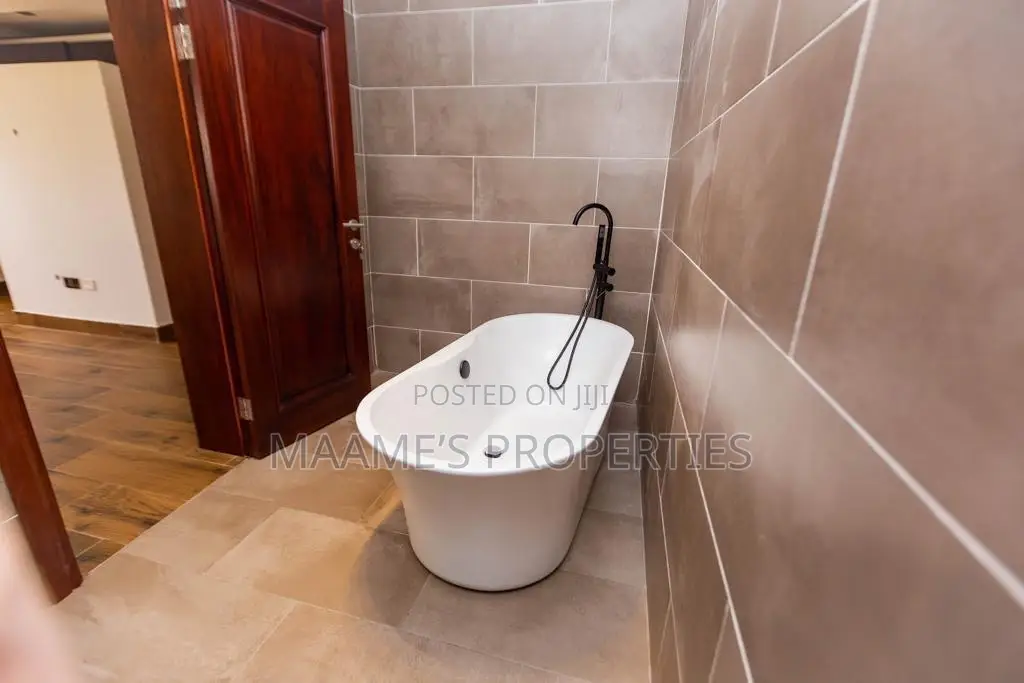 3bdrm Apartment in North Ridge for sale
