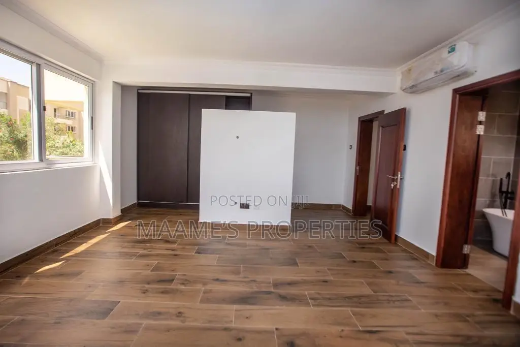 3bdrm Apartment in North Ridge for sale