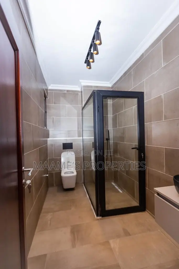 3bdrm Apartment in North Ridge for sale