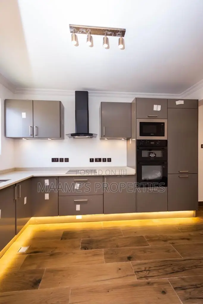 3bdrm Apartment in North Ridge for sale