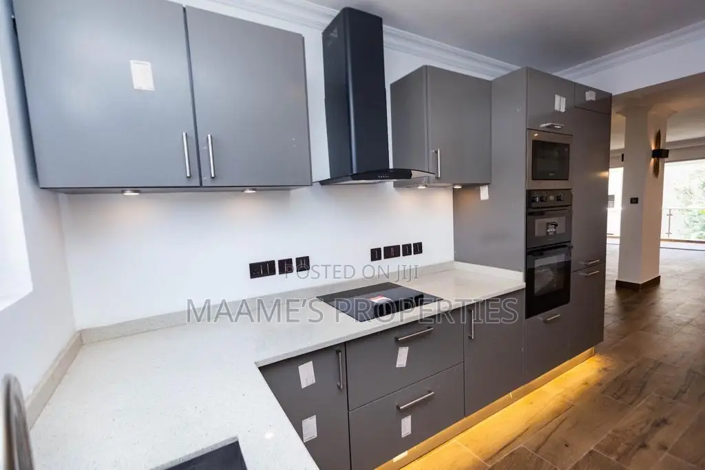 3bdrm Apartment in North Ridge for sale
