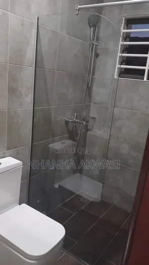 5bdrm House in Lashibi, Sakumono for rent