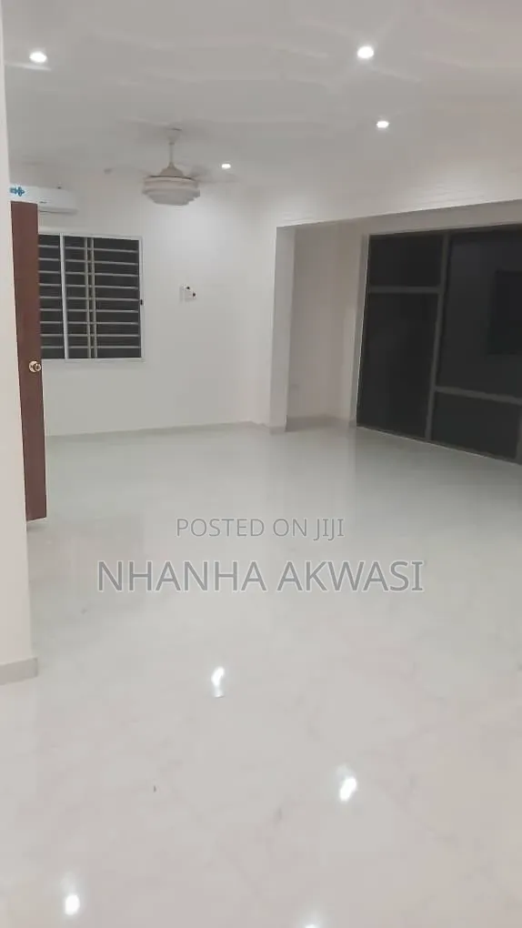 5bdrm House in Lashibi, Sakumono for rent