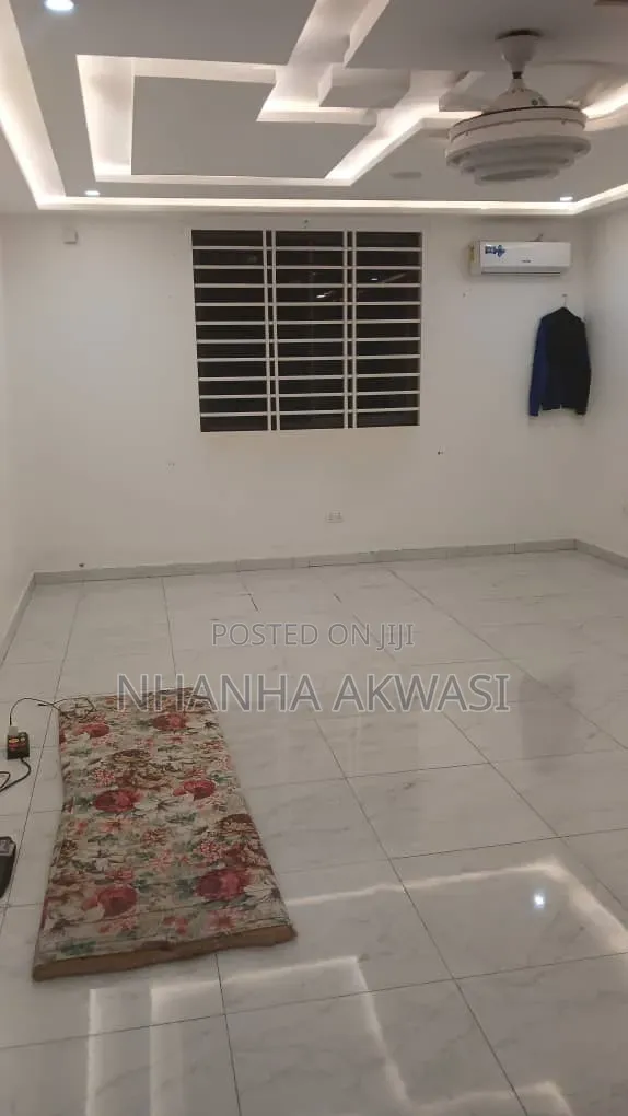 5bdrm House in Lashibi, Sakumono for rent