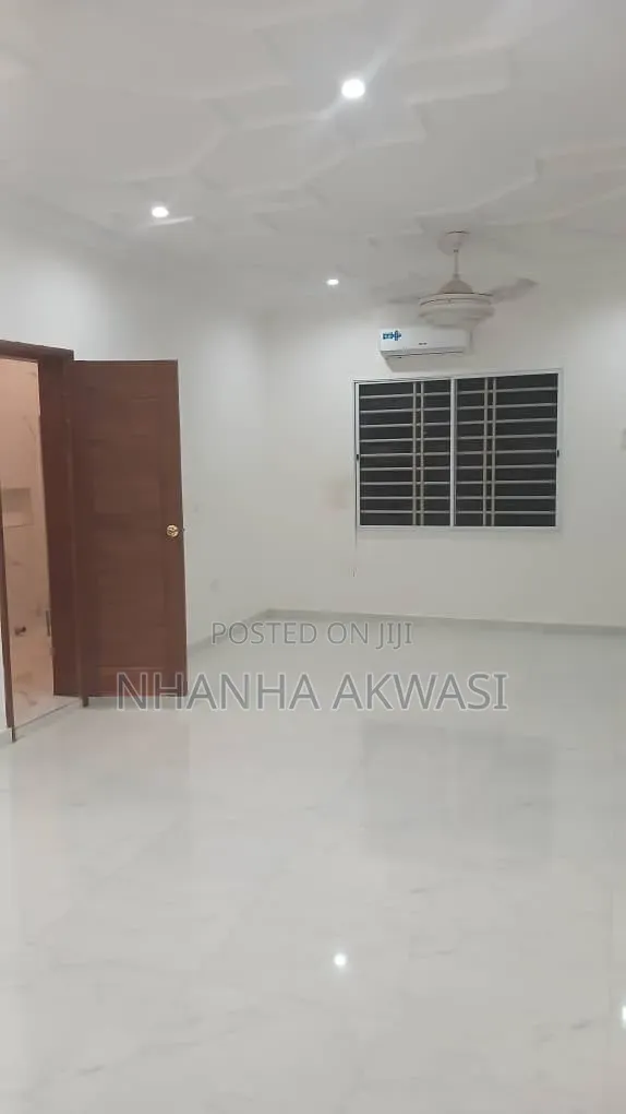 5bdrm House in Lashibi, Sakumono for rent