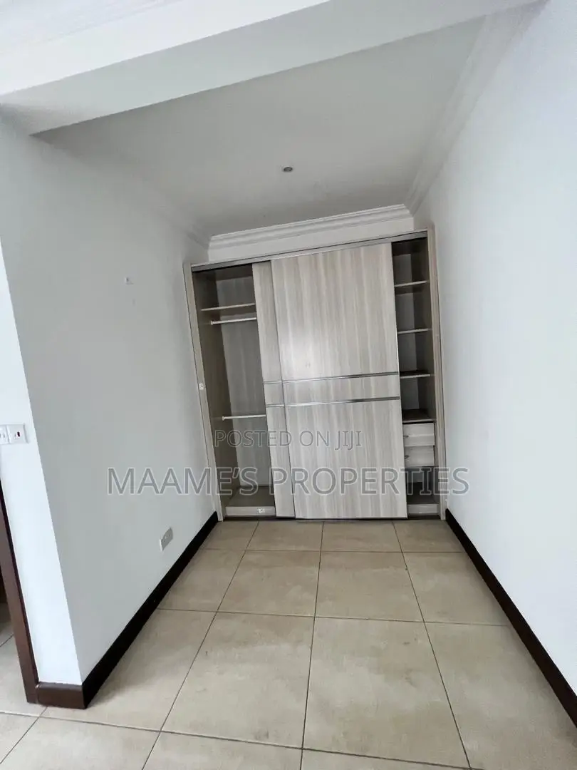 4bdrm Townhouse / Terrace in Cantonments for rent