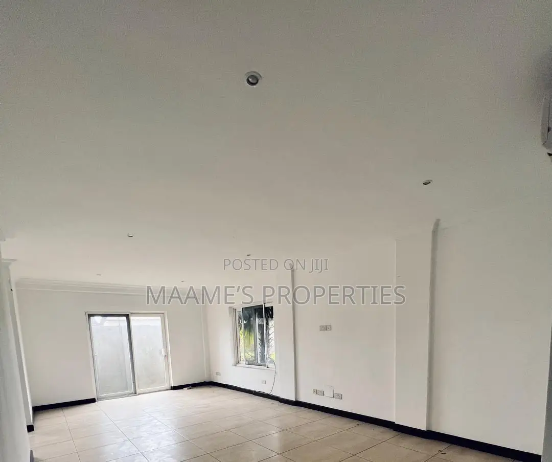 4bdrm Townhouse / Terrace in Cantonments for rent