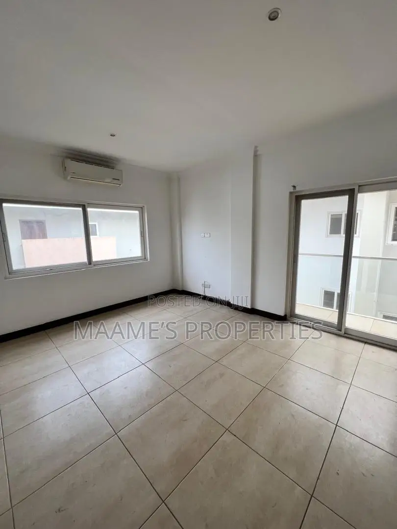4bdrm Townhouse / Terrace in Cantonments for rent