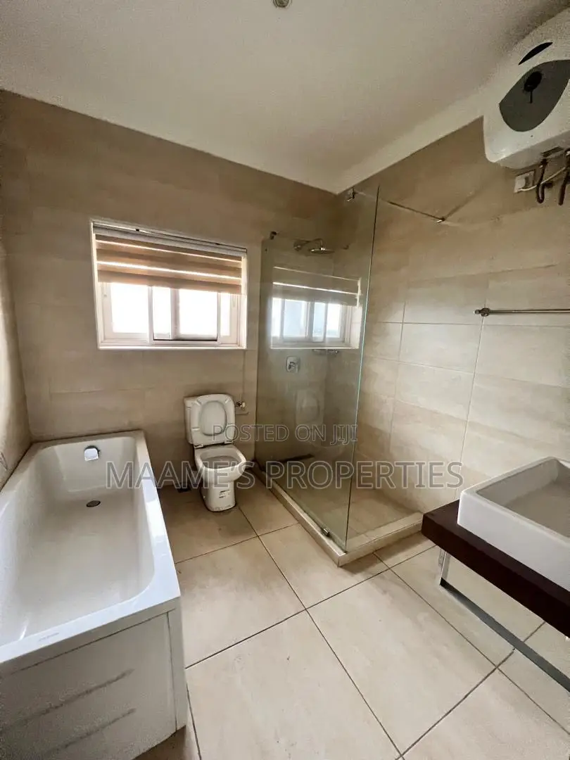 4bdrm Townhouse / Terrace in Cantonments for rent