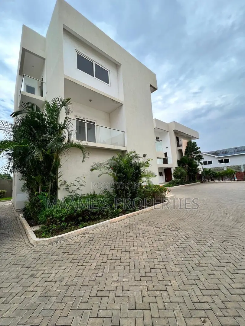 4bdrm Townhouse / Terrace in Cantonments for rent