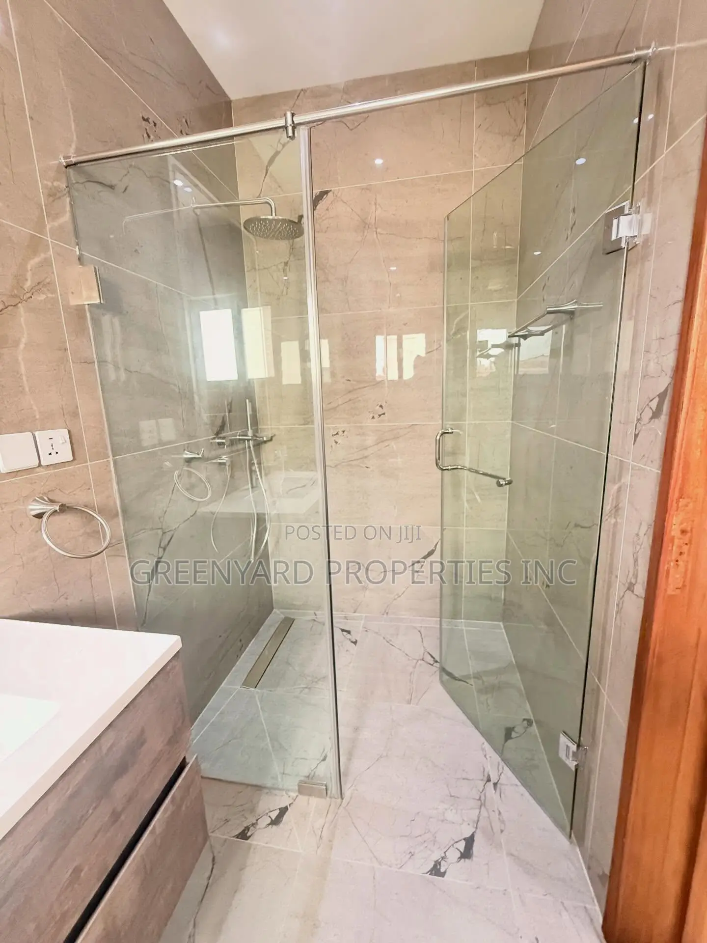 4bdrm Townhouse / Terrace in Anc, East Legon for rent