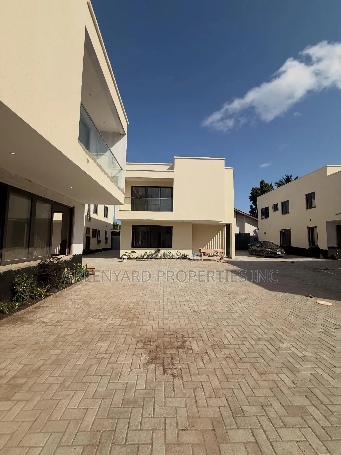 4bdrm Townhouse / Terrace in Anc, East Legon for rent