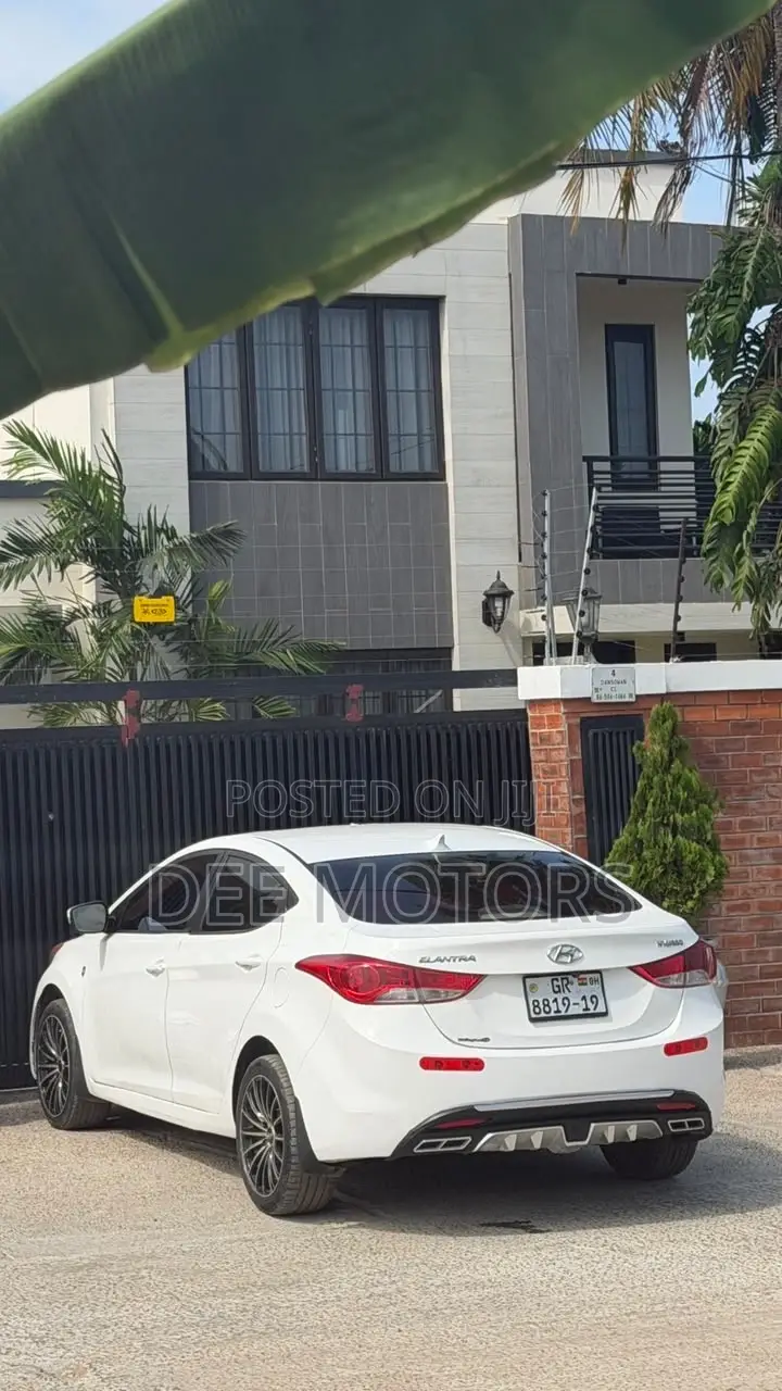 Hyundai Elantra 2013 White
