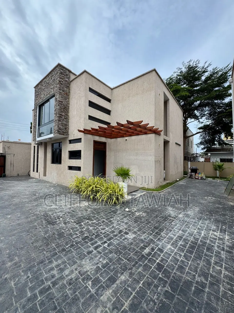 4bdrm Townhouse/Terrace in Labone for sale