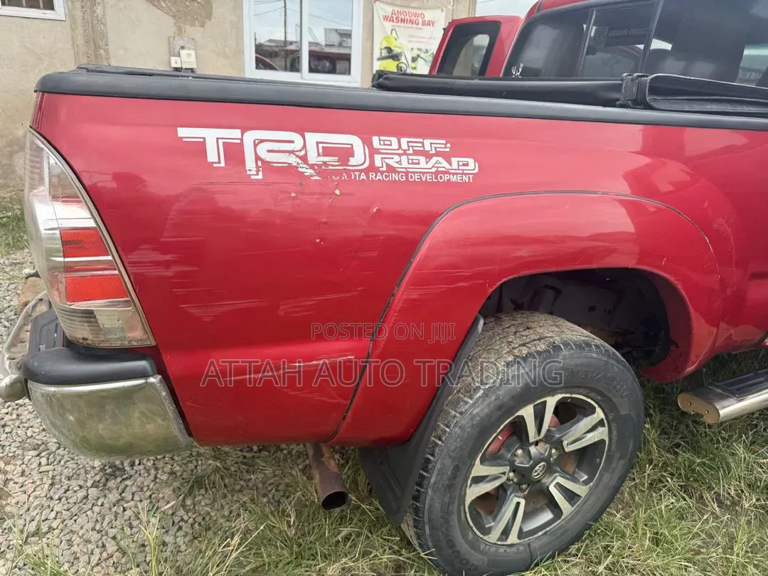 Toyota Tacoma 2015 Red
