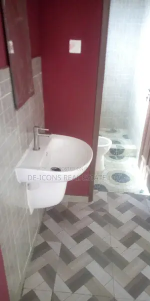 1bdrm Duplex in De-Icons Real Estate, Awutu Senya East Municipal