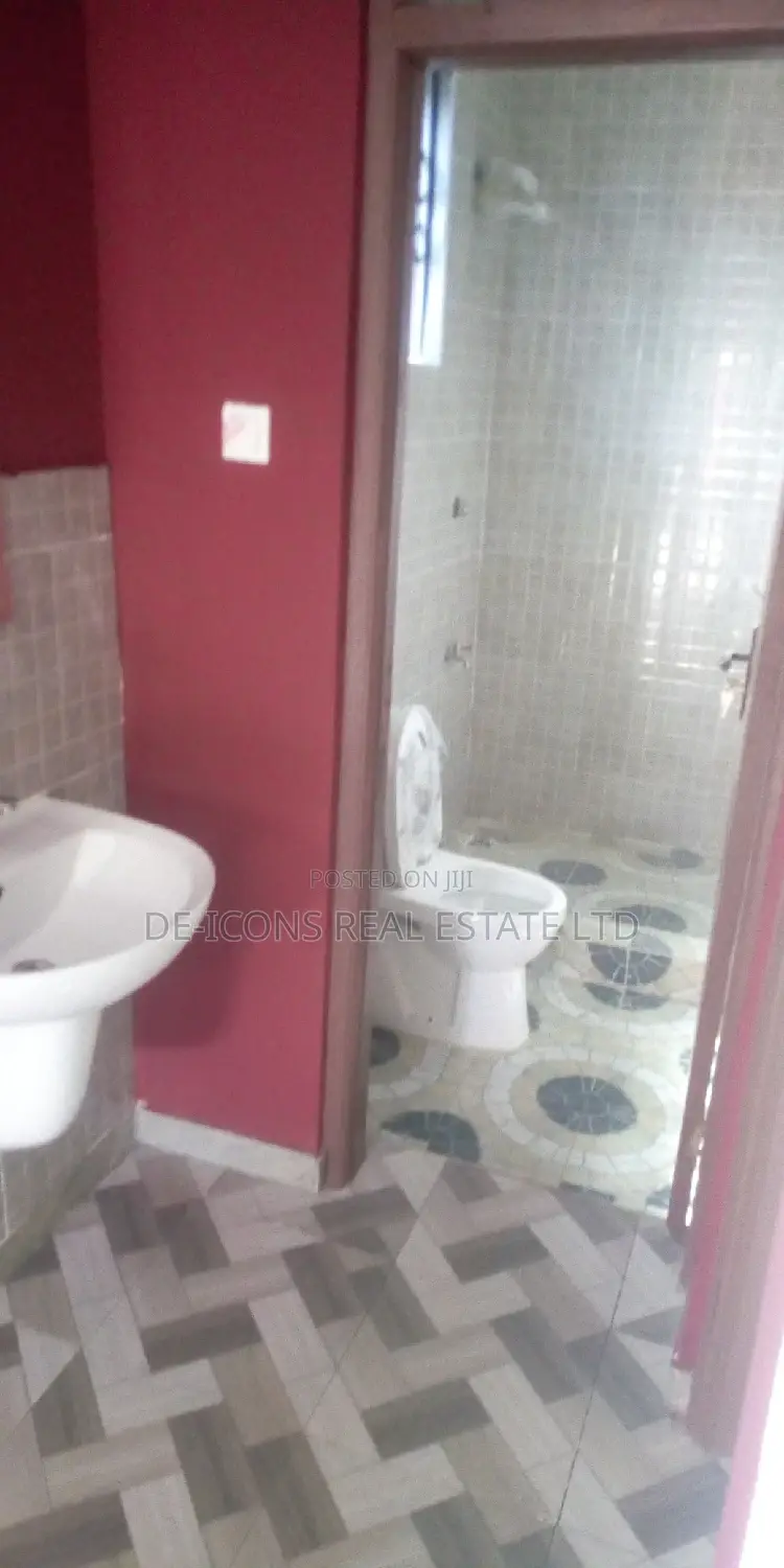 1bdrm Duplex in De-Icons Real Estate, Awutu Senya East Municipal