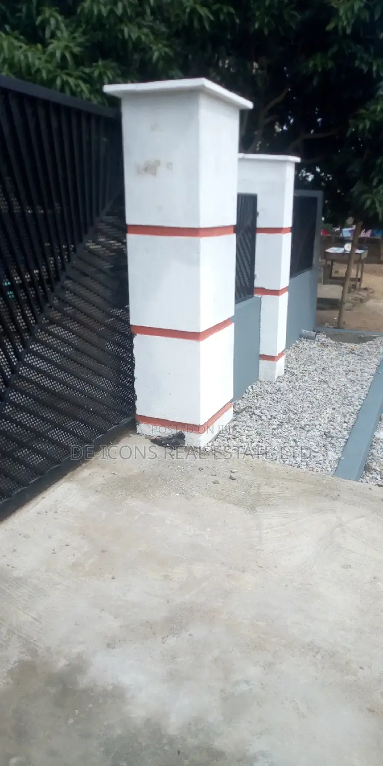 1bdrm Duplex in De-Icons Real Estate, Awutu Senya East Municipal