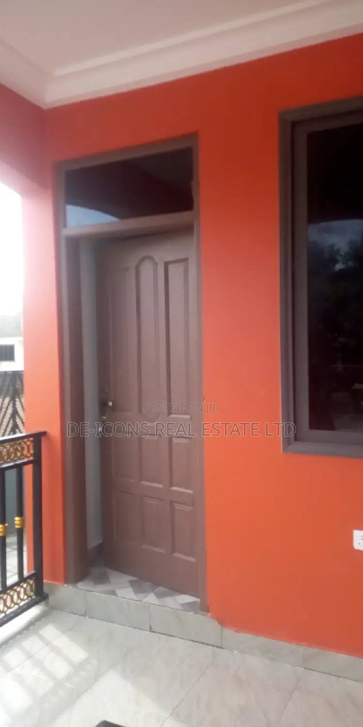 1bdrm Duplex in De-Icons Real Estate, Awutu Senya East Municipal
