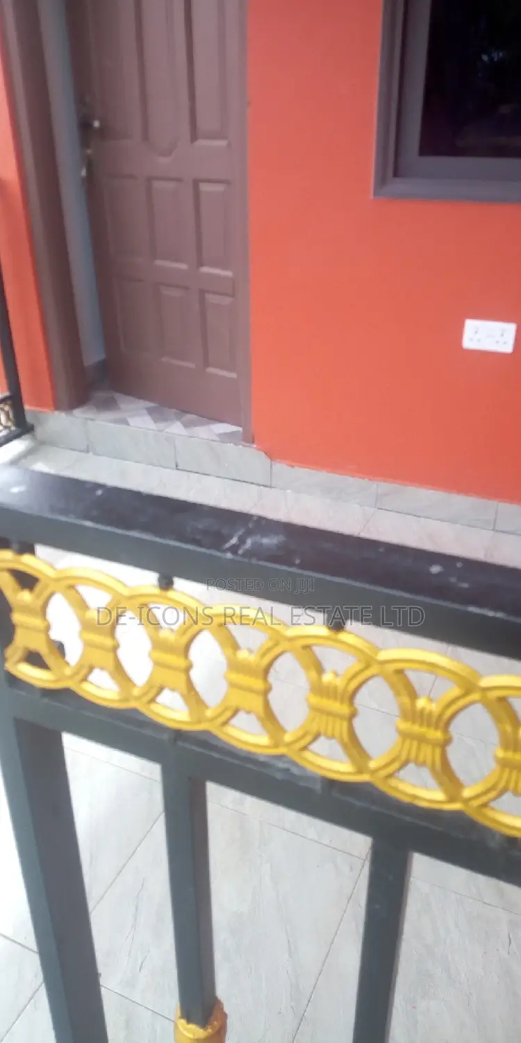 1bdrm Duplex in De-Icons Real Estate, Awutu Senya East Municipal