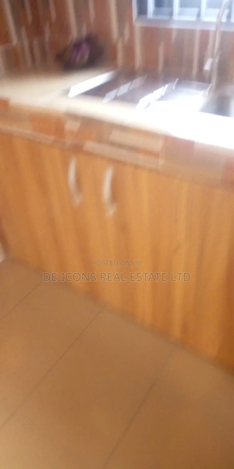 1bdrm Duplex in De-Icons Real Estate, Awutu Senya East Municipal