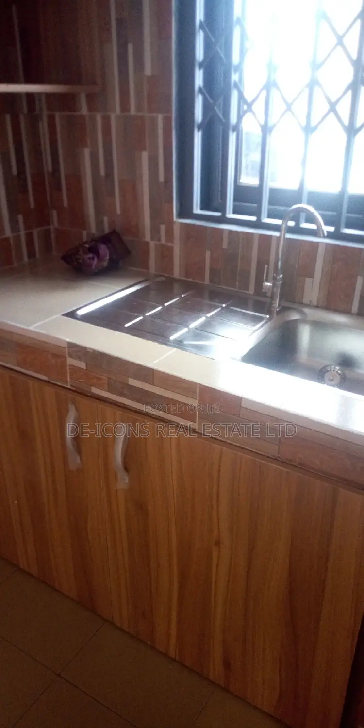 1bdrm Duplex in De-Icons Real Estate, Awutu Senya East Municipal