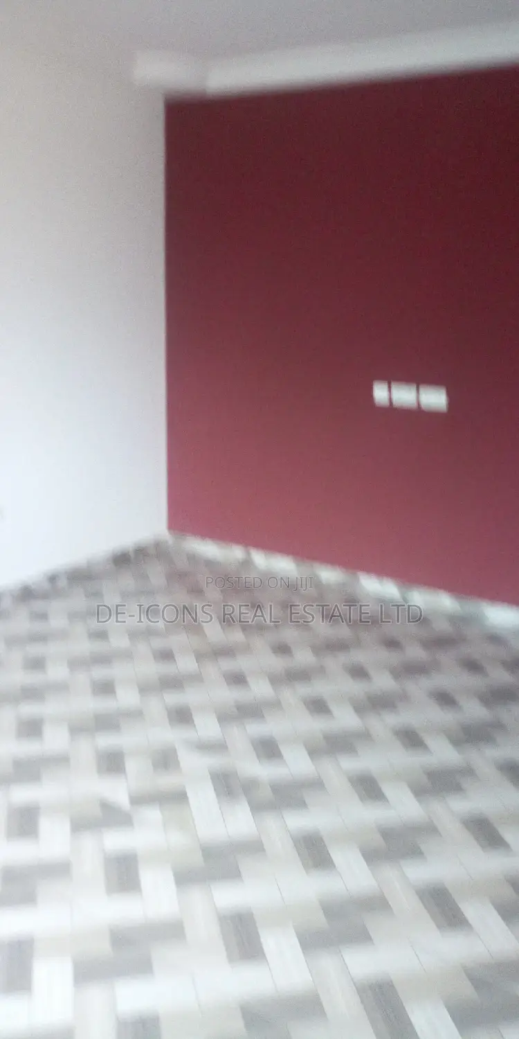 1bdrm Duplex in De-Icons Real Estate, Awutu Senya East Municipal